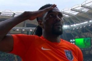 Adebayor, performansıyla parmak ısırtıyor