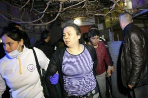 &Ccedil;ıkan yangında 6 kişi dumandan etkilendi