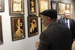 Bursa'da ahşabı yakarak yaptığı resimler, g&ouml;renleri hayran bırakıyor
