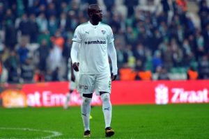 Bursasporlu Sow kariyerinin en k&ouml;t&uuml; d&ouml;nemini yaşıyor