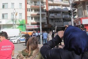 Manisa'da intihar girişiminden canlı yayın yaptılar