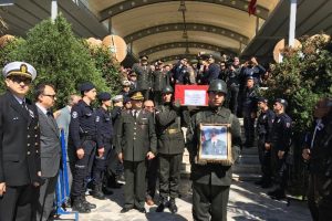 İzmir şehidini son yolculuğuna uğurladı