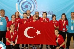 Kız Futsal Mili Takımı d&uuml;nya ikincisi oldu