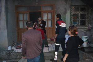Tencereyi ocakta unutunca evi yaktı