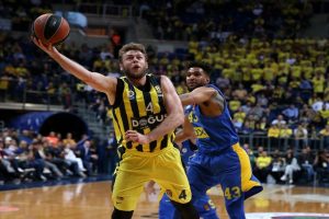 Fenerbah&ccedil;e 19. galibiyetine imza attı