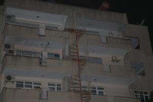 Apartman sakinleri 'karot raporuyla' karanlığa mahkum oldu