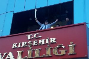 Kırşehir Valisi Şent&uuml;rk'ten 'Z&uuml;lfikar'lı veda