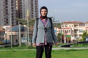 Bursa'da MS hastası gen&ccedil; kız şiirle ayağa kalktı