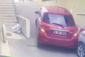 Kadınların g&uuml;ld&uuml;ren kaza kritiği