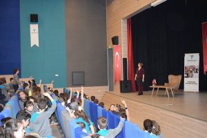 Bursa'da &ouml;ğrencilere sağlıklı beslenmenin &ouml;nemi anlatıldı
