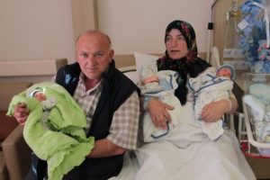 23 yıl sonra &uuml;&ccedil;&uuml;zleri olan &ccedil;ift Cumhurbaşkanı'nı bekliyor