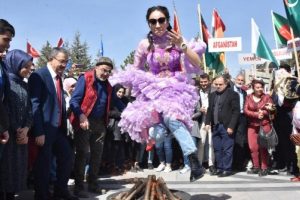 Sel&ccedil;uk &Uuml;niversitesi'nde nevruz coşkuyla kutlandı