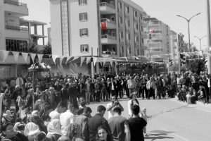 HDP'nin Nevruz kutlama alanlarında T&uuml;rk bayrakları a&ccedil;ıldı