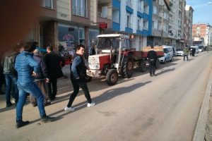 Trakt&ouml;r ile motosiklet &ccedil;arpıştı: 1 yaralı