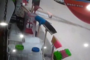 Alev alan t&uuml;p&uuml; s&ouml;nd&uuml;rd&uuml;, olası faciayı &ouml;nledi