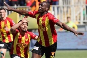 Demba Ba imzayı attı
