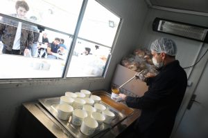 Bursa Nilüfer'de her gün 500 öğrenciye çorba ikram ediliyor