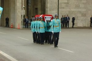 Deniz B&ouml;l&uuml;kbaşı i&ccedil;in ilk t&ouml;ren TBMM'de