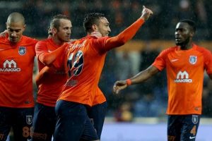 Yedek kul&uuml;besinin gole katkısında lider Başakşehir