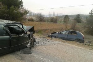 Babasının cenazesine giden hamile kadın kazada can verdi