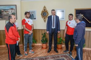 Bursa Karacabey Belediyesi'nden g&uuml;reş takımına tam destek