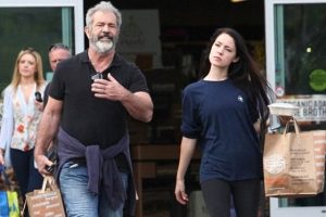 Mel Gibson 35 yaş k&uuml;&ccedil;&uuml;k sevgilisiyle yakalandı!