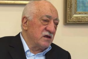 Fethullah G&uuml;len'e 'vatan haini' diyen gazeteciye hapis cezası