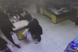 Bursa'da bozuk para hırsızı kamerada