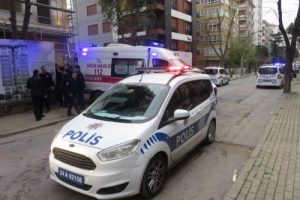 İstanbul'da polise k&uuml;rekli saldırı!