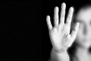 İstismar sanığı &ouml;ğretmene mahkemeden 'sosyal baskı' vurgusu