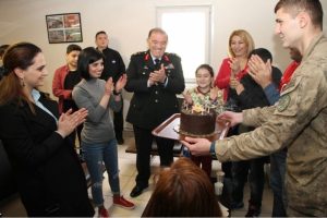Bursa'da şehit &ccedil;ocuklarından jandarmaya &ccedil;ıkarma