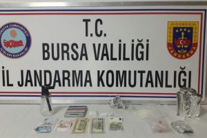 Bursa'da uyuşturucu tacirlerine jandarmadan şafak baskını