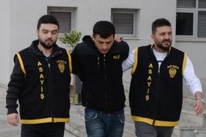 &Ccedil;aldığı sigara makinesi ile dolmuşa binerken yakalandı