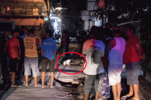 Filipinler'de dehşet! Cesedi saatlerce sokak ortasında kaldı!