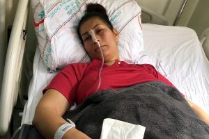 Karnında gazlı bez unutulan kadın ameliyat oldu