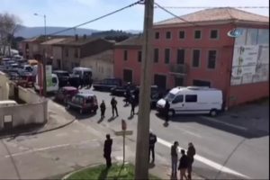 Fransa'daki saldırıda yaralanan polis hayatını kaybetti