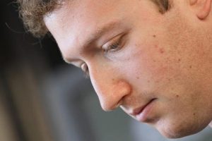Skandal sonrası Facebook hisseleri sert d&uuml;şt&uuml;!