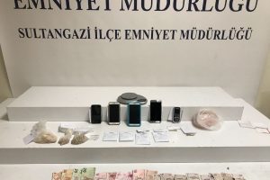 Zehir tacirleri su&ccedil;&uuml;st&uuml; yakalandı