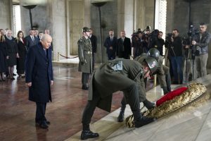 Bah&ccedil;eli, MYK ve MDK &uuml;yeleri ile Anıtkabir'de