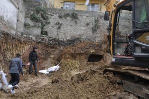İnşaat kazısında tarihi mezar bulundu