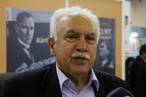 Doğu Perin&ccedil;ek Bursa'da okurlarıyla bir araya geldi