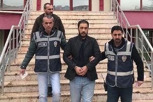 Kocaeli'de motosikletli kardeşlere &ccedil;arpan s&uuml;r&uuml;c&uuml; yakalandı