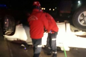 Balıkesir'de kamyonet takla attı, s&uuml;r&uuml;c&uuml; &ouml;ld&uuml;
