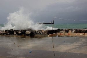 İskenderun'da fırtına k&ouml;rfezi taşırdı