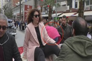 İrem Derici arabadan d&uuml;şme tehlikesi yaşadı