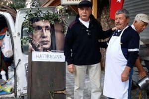 Stephen Hawking i&ccedil;in lokma d&ouml;k&uuml;ld&uuml;