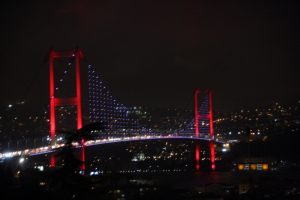 İstanbul karanlığa b&uuml;r&uuml;nd&uuml;