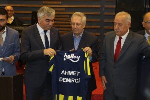 Aziz Yıldırım Zonguldak'ta taraftarlar derneğinin gecesine katıldı