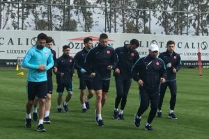 &Uuml;mit Milli Takım'da iki oyuncu kadrodan &ccedil;ıkarıldı