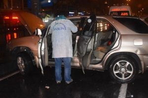Ermenistan plakalı ara&ccedil; kaza yaptı: 1 &ouml;l&uuml;, 4 yaralı